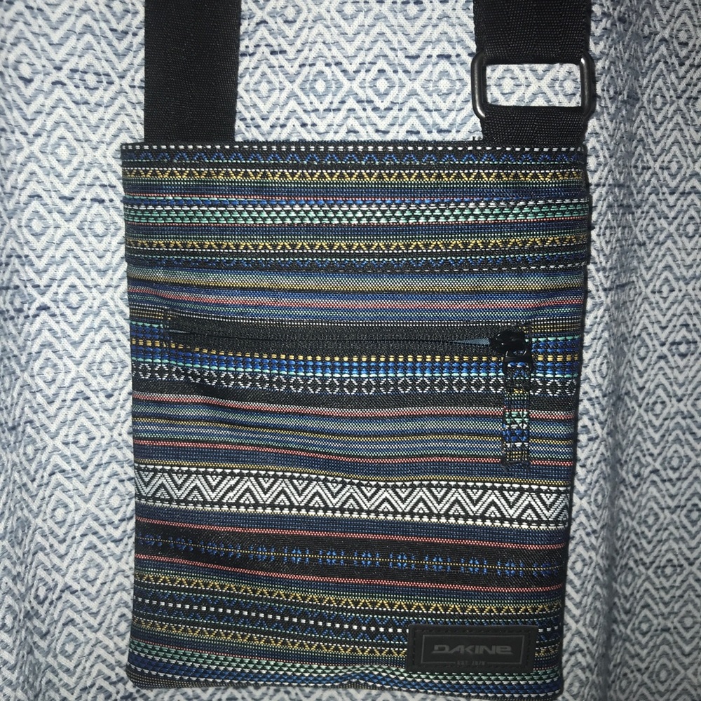 Dakine purse